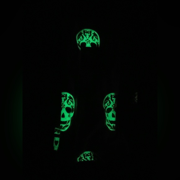 Glow in the Dark Sugar Skull Blanket - Picture 3 of 3